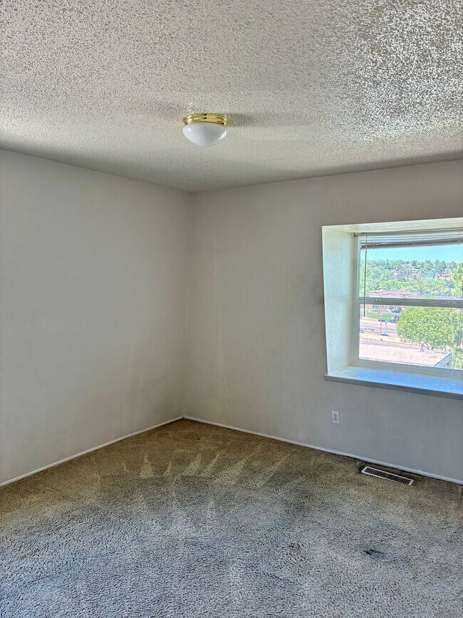 Building Photo - 3035 E Fountain Blvd