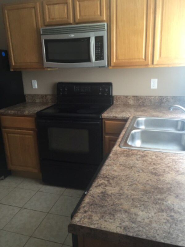 Building Photo - 30 Lilac Ave