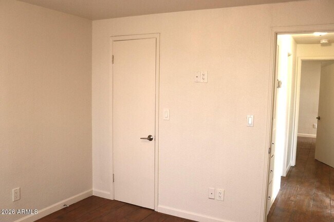 Building Photo - 401 S Skyline Cir