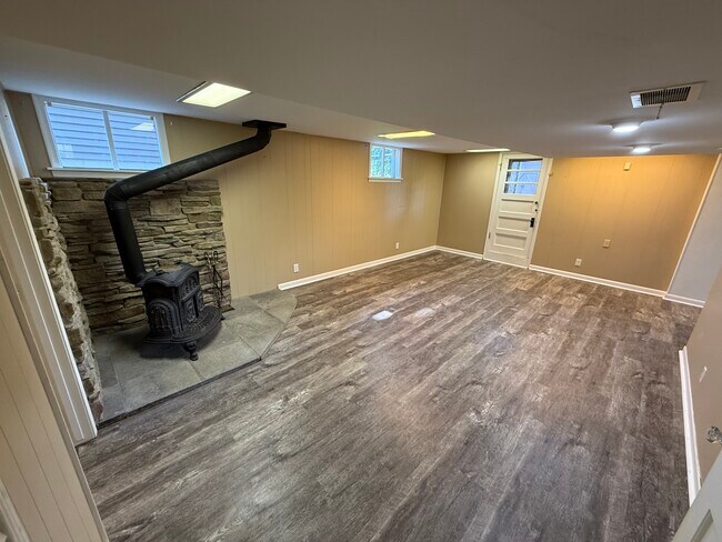 Building Photo - 2020 N 61st St