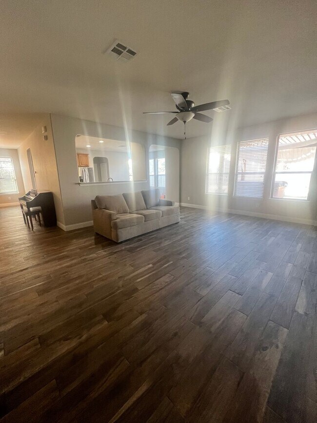 Building Photo - Rare Huge 5 Bedroom in Leander, TX