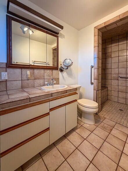 Building Photo - 5516 Ethel Ave