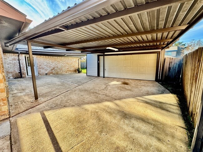 Building Photo - 10131 Sagedale Dr