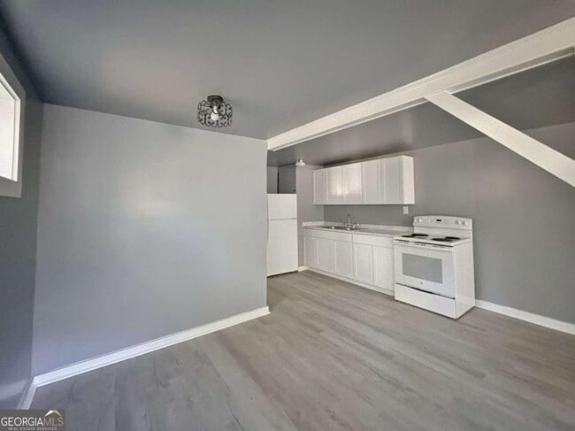 Building Photo - 505 Osborne St