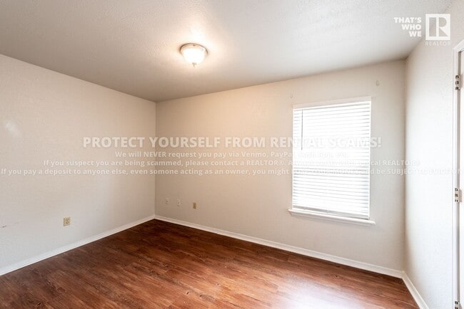 Building Photo - 2102 Blueberry Ln