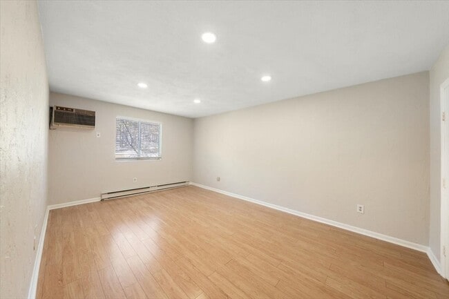 Building Photo - 176 Swanson Rd