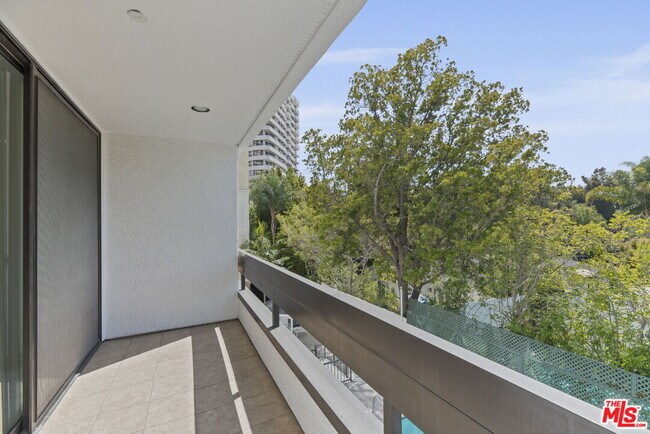 Building Photo - 10551 Wilshire Blvd