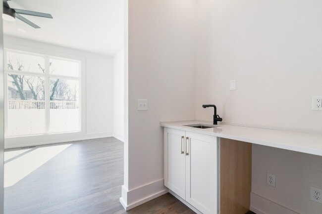 Building Photo - 1009 Garfield St