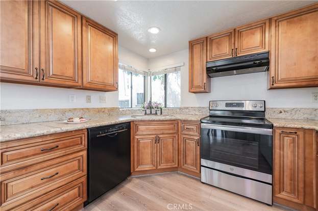 Building Photo - 22757 Lakeway Dr