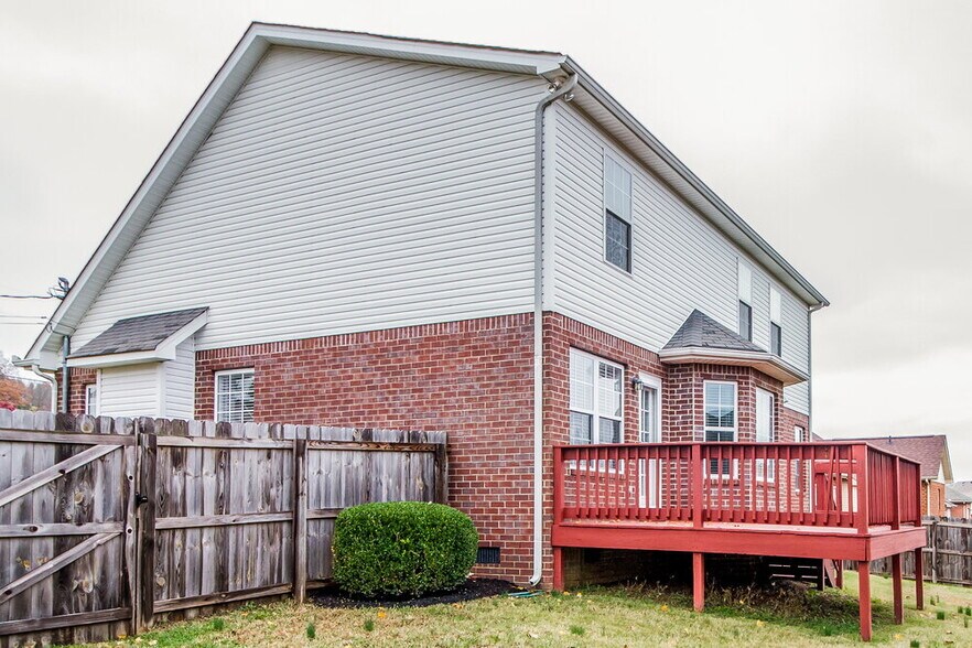Building Photo - 2910 Iona Dr