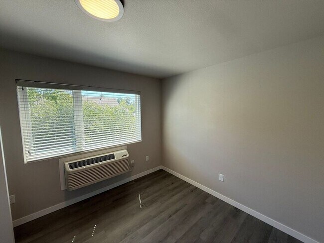 Building Photo - 2915 Waverly Dr SE