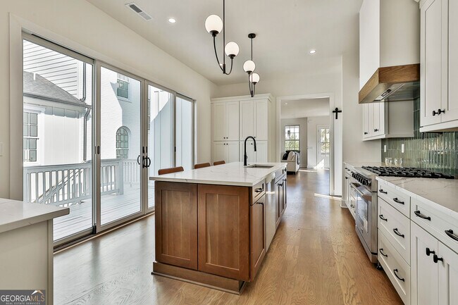 Building Photo - 940 Laurel Brooke Ave