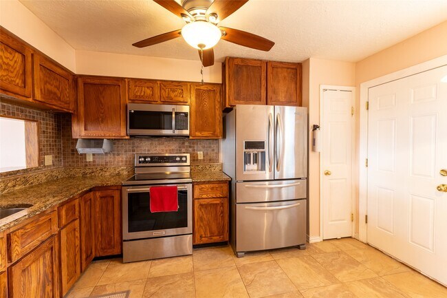 Building Photo - 21507 Fir Creek Ln
