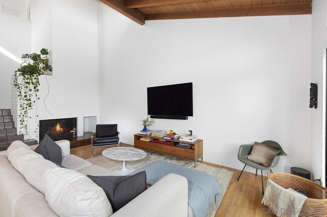 Building Photo - 6605 Caminito Scioto