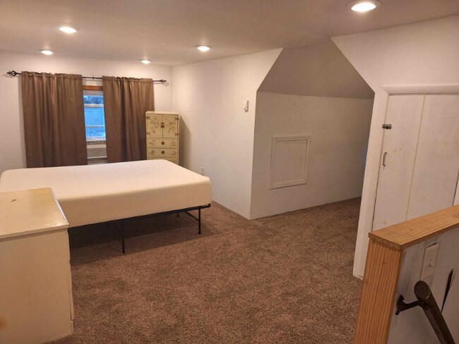 Building Photo - 10 Euclid Ave