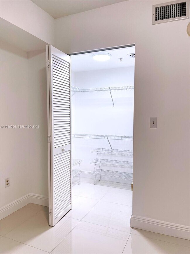 Building Photo - 31 SE 5th St