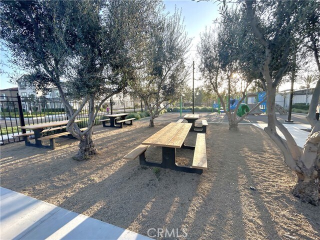 Building Photo - 16134 Paddock Ave