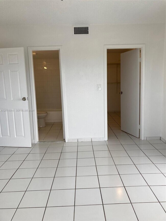 Building Photo - 5100 SW 41st St