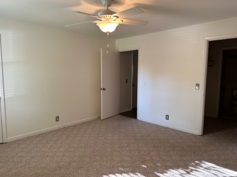 Building Photo - 854 Todd Preis Dr