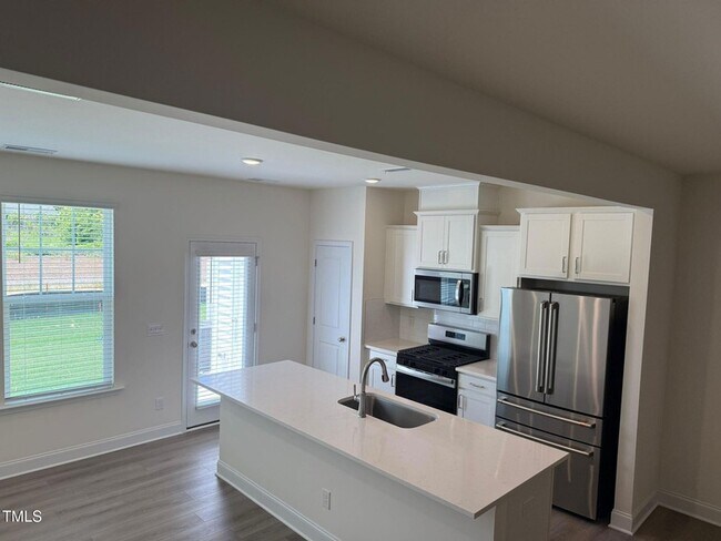 Building Photo - 48 Hyacinth Ln