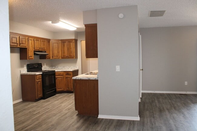 Building Photo - Putnam City Schools