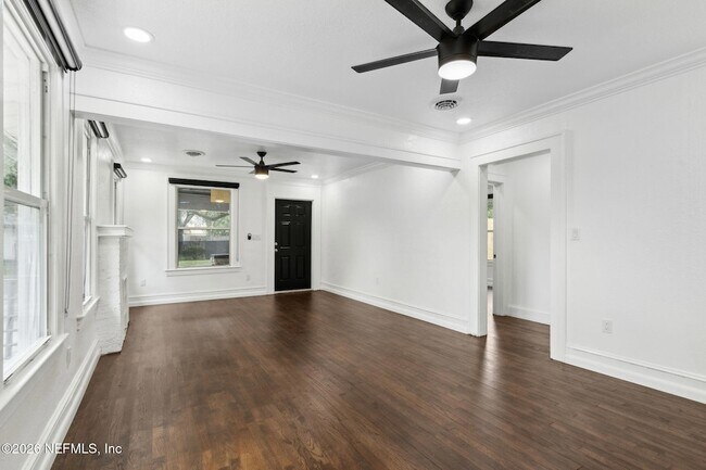 Building Photo - 836 Lynton St