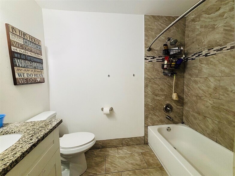 Building Photo - 426 SW 79th Ter