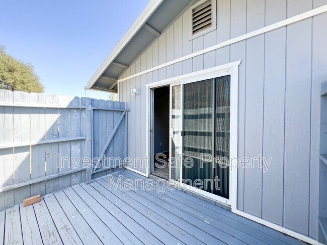 Building Photo - 2504 Gladiola Dr