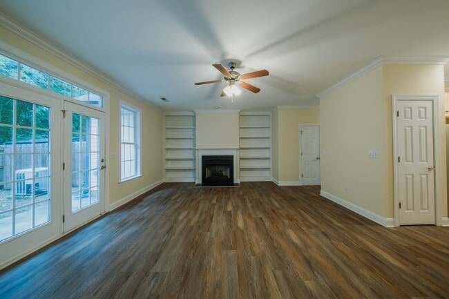 Building Photo - 8 Hydrangea Ct
