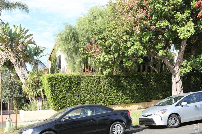 Building Photo - 702 Lincoln Blvd