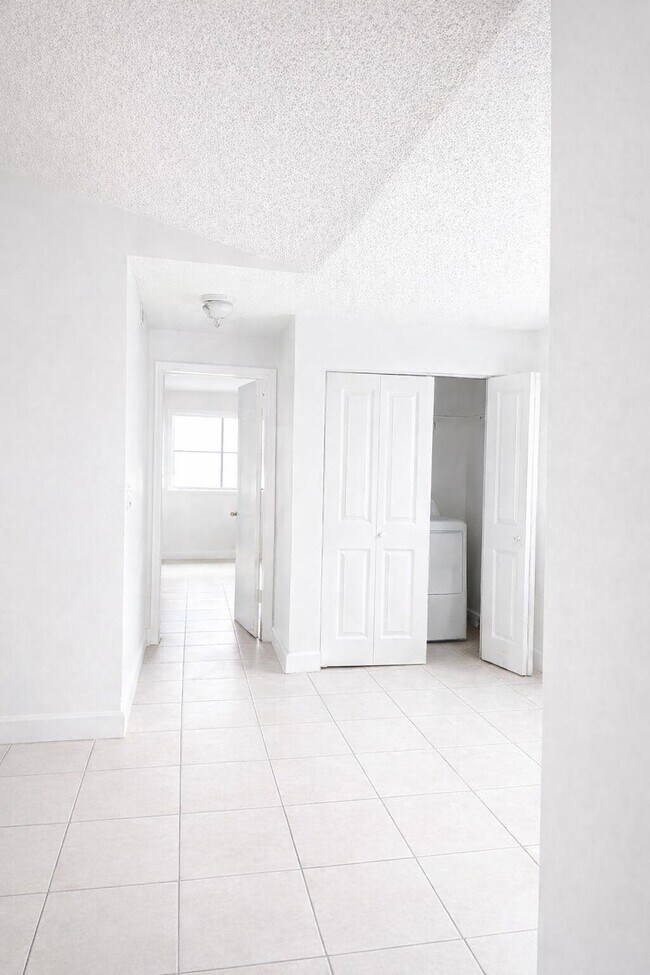 Building Photo - 2926 S University Dr