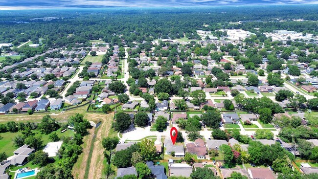 Building Photo - 14235 Bella Dr