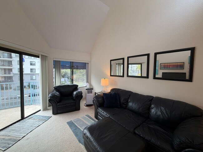 Building Photo - Light-Filled 1 Bed / 1 Bath Condo in UTC, San Diego – Skylights & Balcony