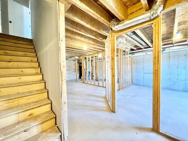 Building Photo - Beautiful Poolside Townhome at Mountain Ridge!