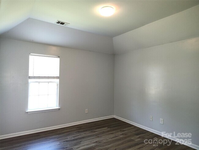 Building Photo - 3627 Pauline Ln