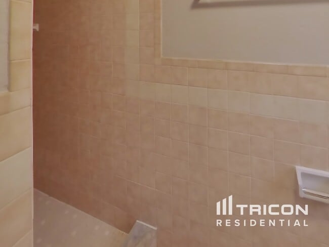 Building Photo - 804 Heidi Rd