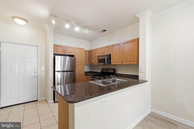 Building Photo - 12913 Centre Park Cir
