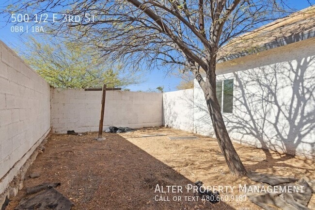 Building Photo - 500 1/2 E 3rd St-