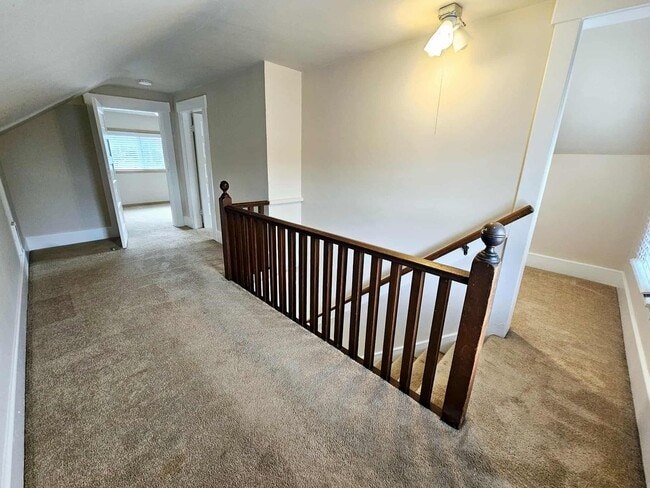 Building Photo - Charming house in desirable downtown Sumner