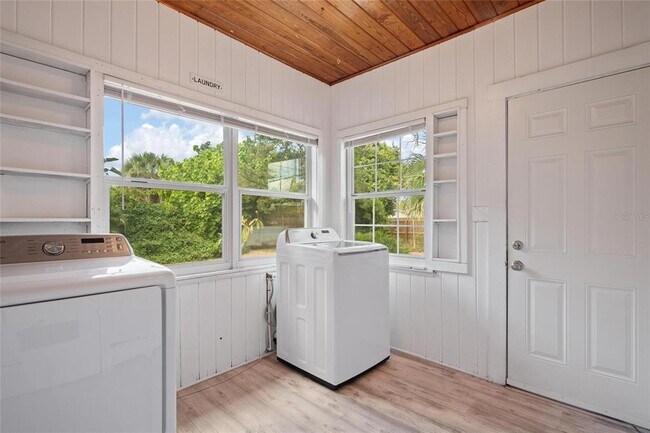 Building Photo - 4625 3rd Ave S