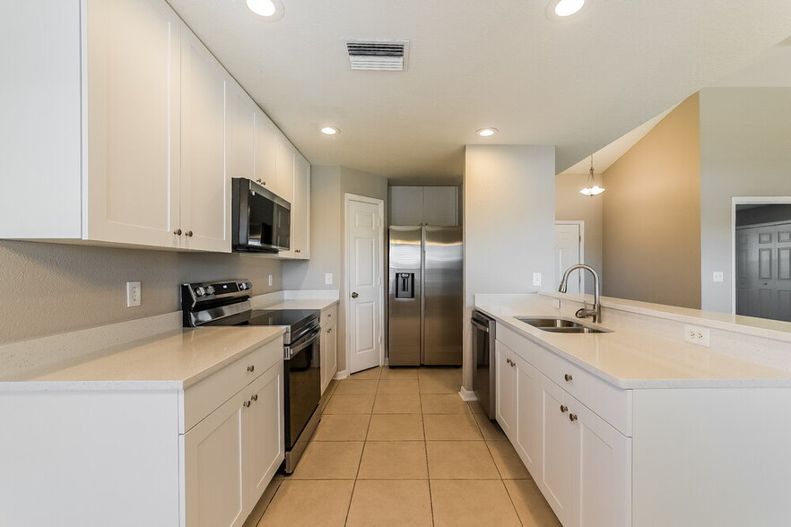Building Photo - 4084 Kingsfield Dr