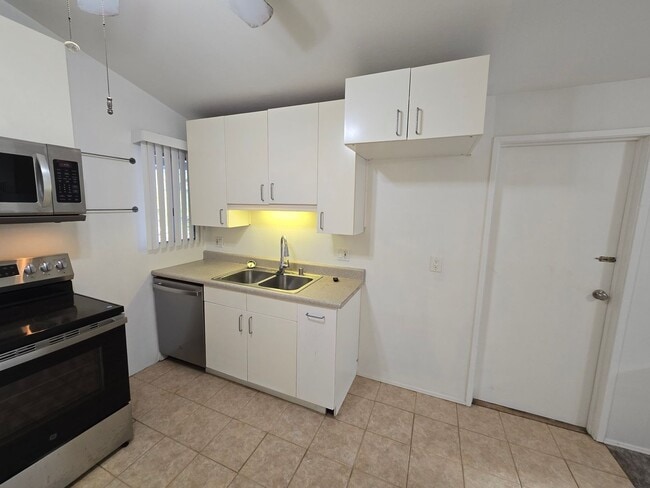 Building Photo - Charming Clairemont Home | 1641 sq ft | 2 ...