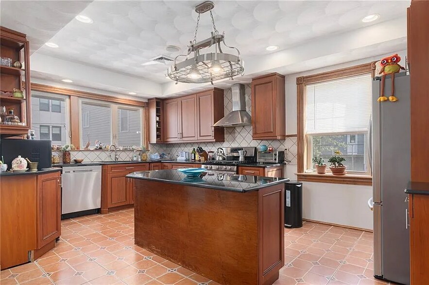 Building Photo - 18 Piedmont St