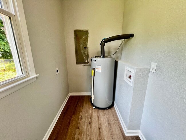 Building Photo - MOVE IN INCENTIVE: $500 FIRST FULL MONTHS ...