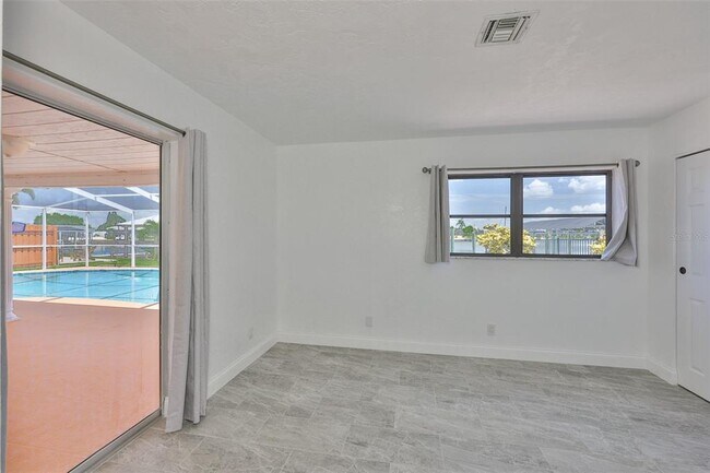 Building Photo - 6422 Lake Sunrise Dr