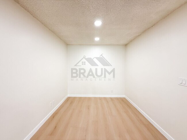 Building Photo - 6041 Whitsett Ave