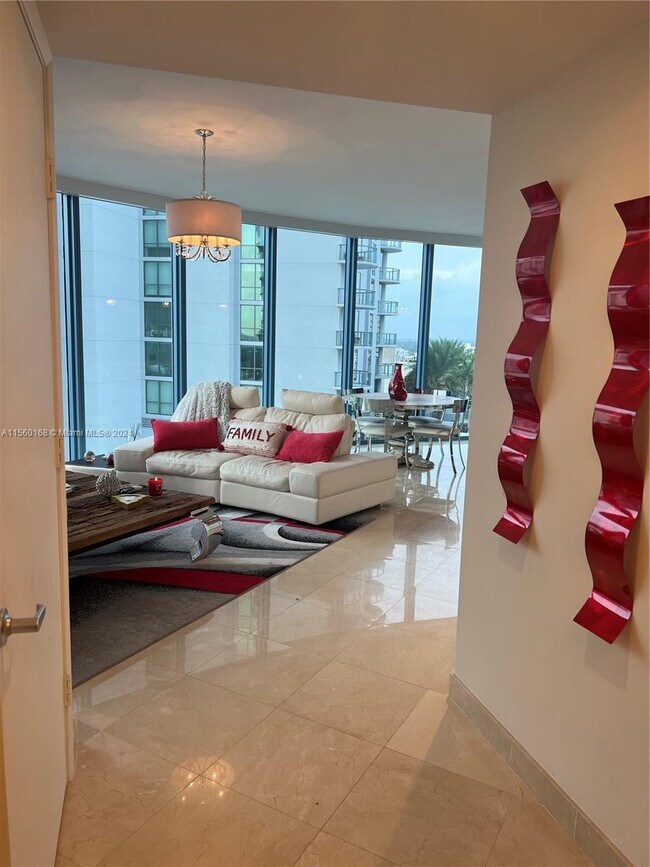 Building Photo - 333 Las Olas Way