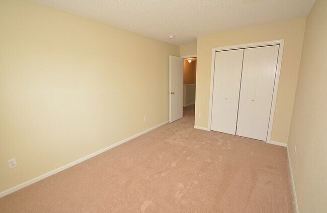 Building Photo - Pike Township 4 bedroom home