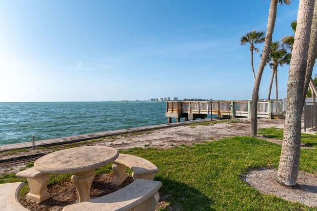 Building Photo - Siesta Key Luxury 2 Bed Condo with Gulf Views