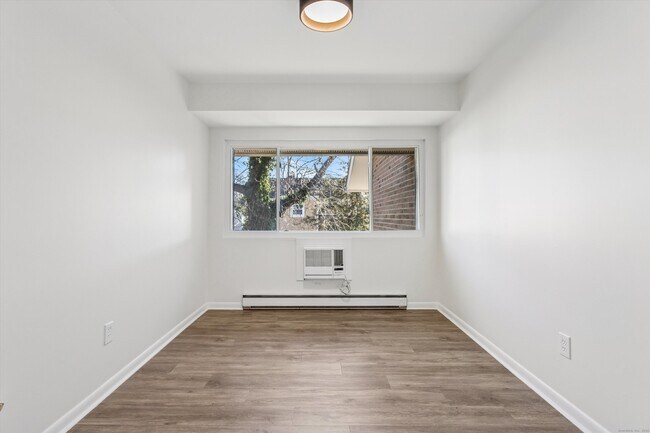 Building Photo - 61 Rock Spring Rd